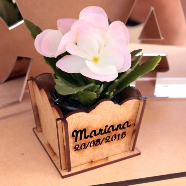 Macetero de madera personalizable